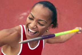 转身入水角度优化，推进效率增强