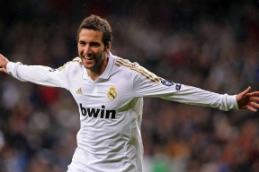 CBA赛场上青春与梦想交织，cba联赛主题