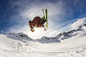 库里命中七记三分率队晋级，库里命中了多少记三分